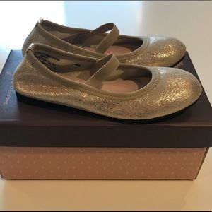 Super adorable sparkly gold ballerinas 💕